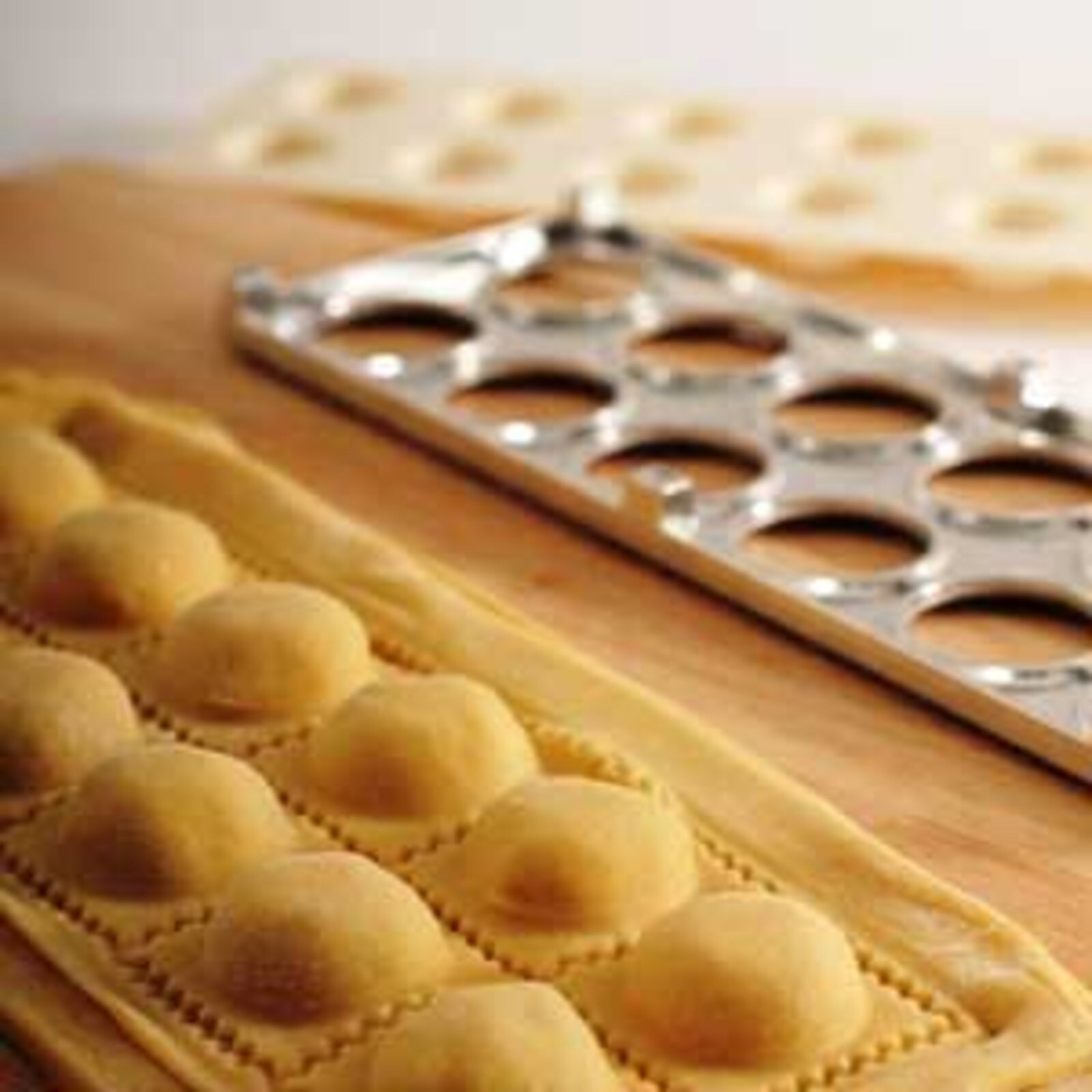 17871-A-RAVIOLI-MAKER-WITH-PRESS-MCCALLS.jpg