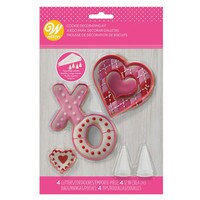 WILTON LOVE COOKIE DECORATING KIT - 12 PC